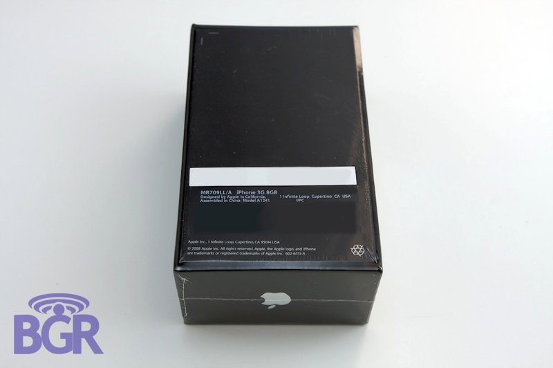 Illustration for article titled iPhone 3G First US Unboxing (Best Photos Yet)